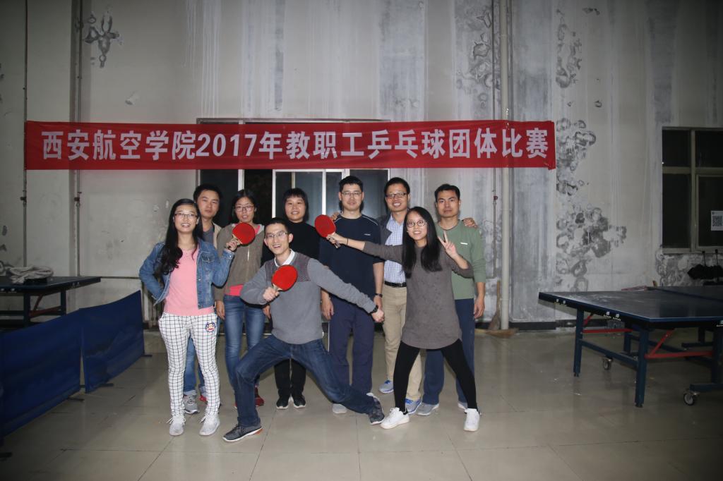 乒乓球赛合影